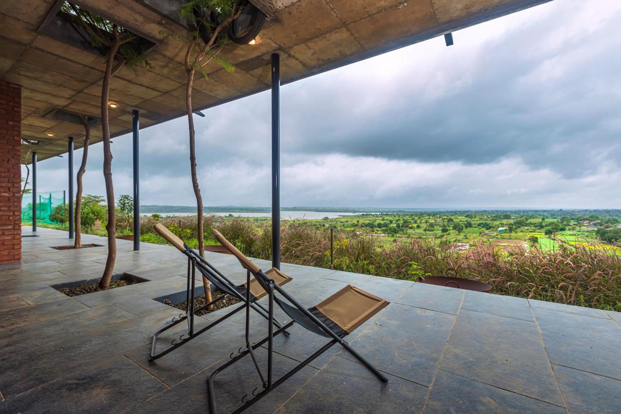 Saffronstays Zen, Igatpuri - Lake-View Villa With Indoor And Outdoor Games Kültér fotó